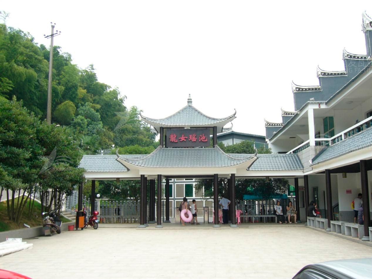 屋頂材料合成樹(shù)脂瓦和不銹鋼瓦哪個(gè)好？選擇很重要！