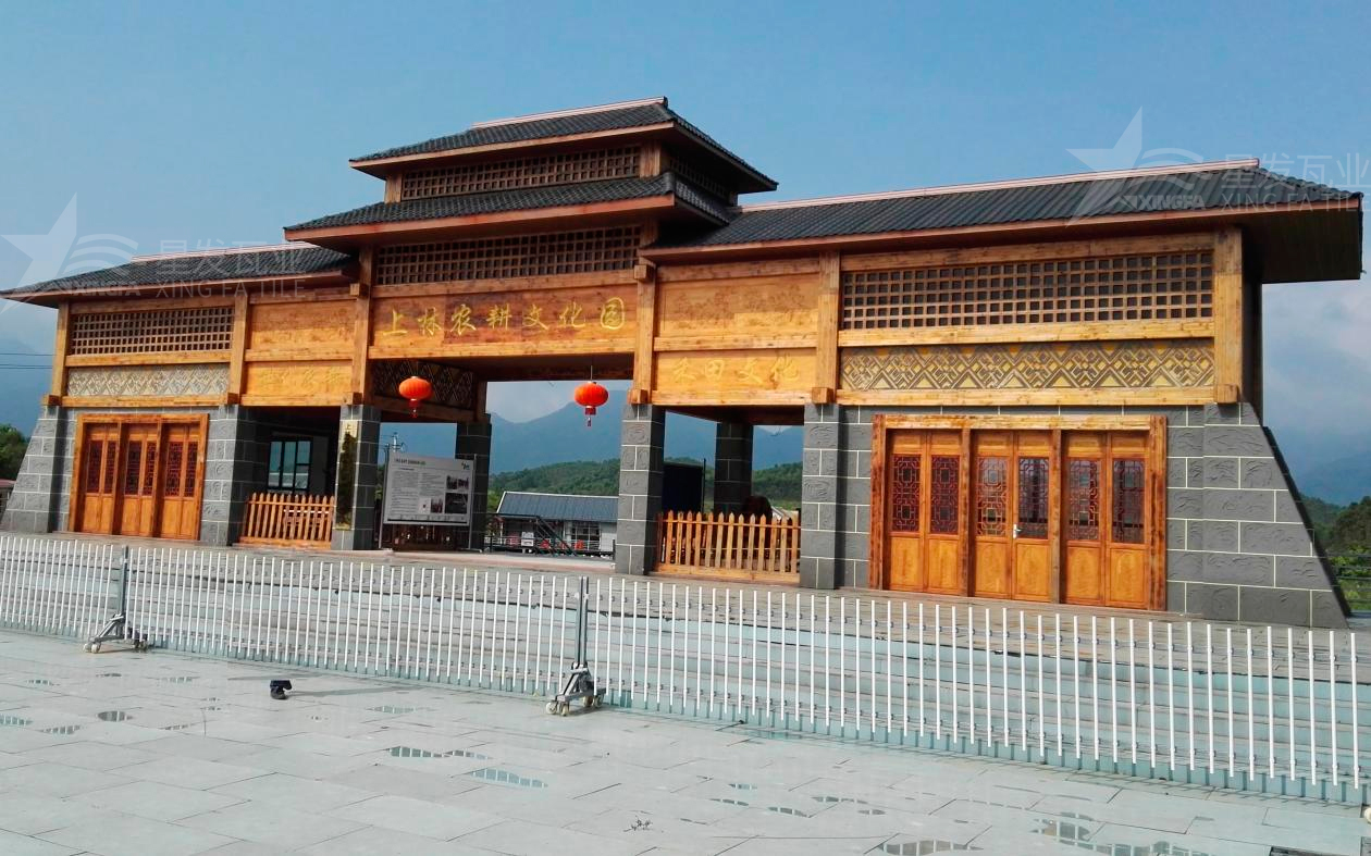 合成樹(shù)脂瓦為旅游景點(diǎn)增添了色彩與生機，集美觀(guān)與實(shí)用于一身！