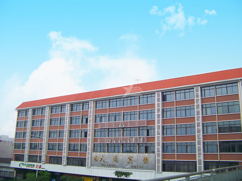 合成樹(shù)脂瓦：輕材質(zhì)高性能，助力屋面建材市場(chǎng)持續發(fā)展